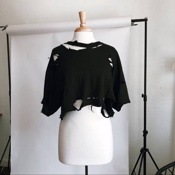 NEW 🥀 Cropped Distressed Tee’s - Picture 2 of 5